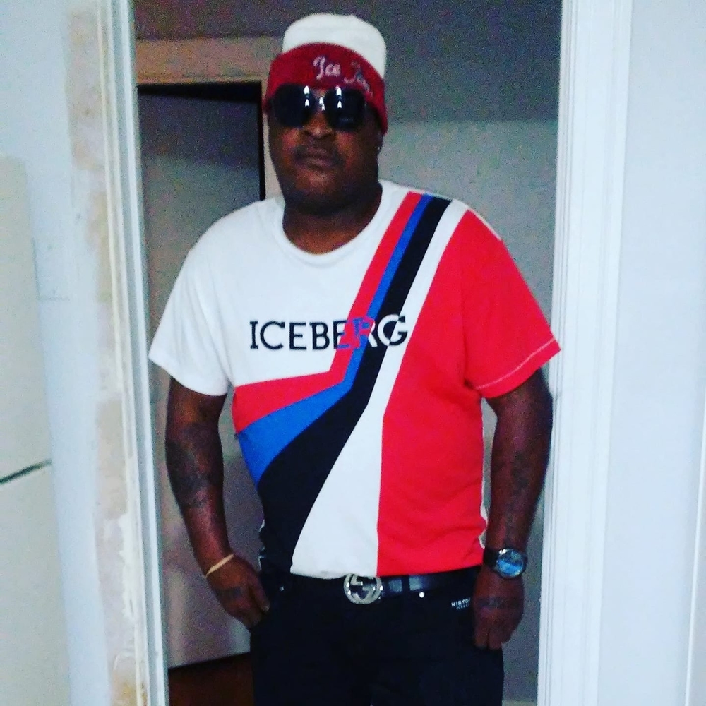 Meet your Posher, Derrick